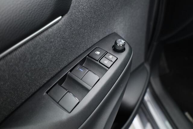 Toyota YARIS 1.5 Hybrid Dynamic | Rijklaar! | Adapt. Cruise | Bluetooth | Keyless | Lane Assist | Camera | All Season