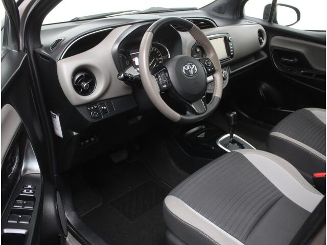 Toyota YARIS 1.5 Hybrid Bi-Tone Plus CLIMATE | LMV16 | AFNBTREKHAAK | CRUISE | LED | NAVI | CAMERA | PANODAK