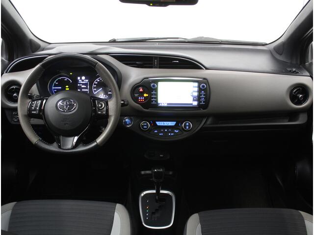 Toyota YARIS 1.5 Hybrid Bi-Tone Plus CLIMATE | LMV16 | AFNBTREKHAAK | CRUISE | LED | NAVI | CAMERA | PANODAK