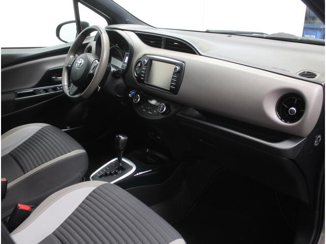 Toyota YARIS 1.5 Hybrid Bi-Tone Plus CLIMATE | LMV16 | AFNBTREKHAAK | CRUISE | LED | NAVI | CAMERA | PANODAK