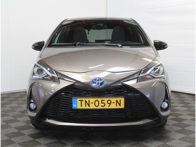 Toyota YARIS 1.5 Hybrid Bi-Tone Plus CLIMATE | LMV16 | AFNBTREKHAAK | CRUISE | LED | NAVI | CAMERA | PANODAK