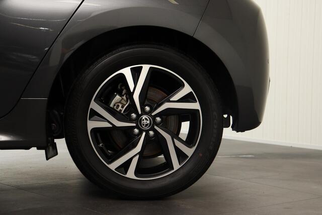 Toyota YARIS 1.5 Hybrid 115 Dynamic Limited Parkeersensoren, Stoelverwarming, Apple Carplay / Android Auto.