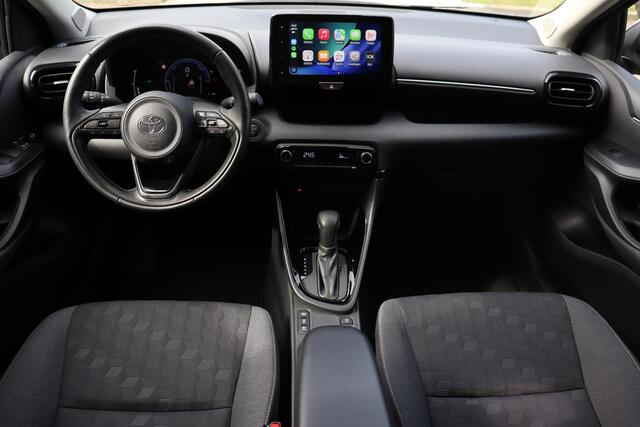 Toyota YARIS 1.5 Hybrid 115 Dynamic Limited Parkeersensoren, Stoelverwarming, Apple Carplay / Android Auto.