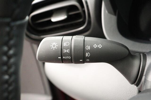 Toyota YARIS 1.5 Hybrid 115 Dynamic, Parkeersensoren 17"LM Velgen, Apple carplay / Android Auto, Stoel & stuurverwarming