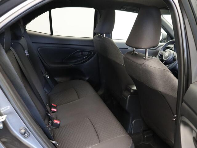 Toyota YARIS Cross 1.5 Hybrid 115 Dynamic | Stoelverwarming | Stuurwielverwarming | Apple Carplay & Android Auto |