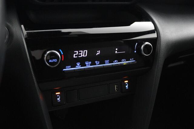 Toyota YARIS Cross 1.5 Hybrid Dynamic | Stuur en Stoelverwarming | Trekhaak | Navigatie |
