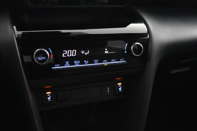 Toyota YARIS Cross 1.5 Hybrid Dynamic | Stoelverwarming | Navigatie | Cruisecontrol | Parkeercamera |