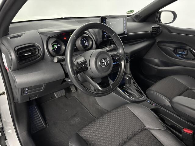 Toyota YARIS 1.5 Hybrid Executive | Bi-tone