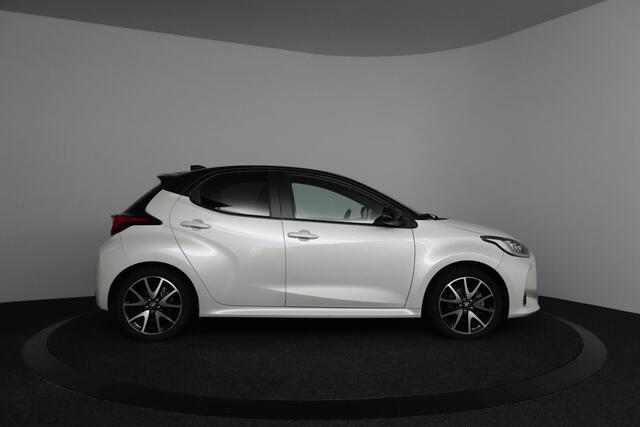 Toyota YARIS 1.5 Hybrid Executive | Bi-tone