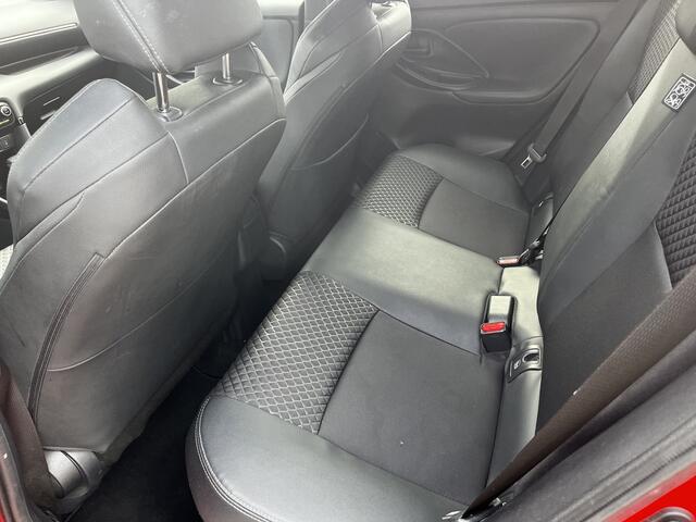 Toyota YARIS 1.5 Hybrid Executive Carplay Android auto Stoelverwarming Dealer onderhouden