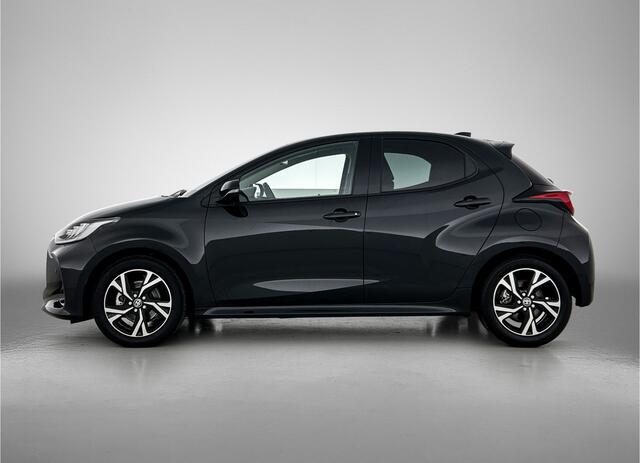 Toyota YARIS 1.5 Hybrid 115 Dynamic Comfort Pack | BTW voertuig | Dodehoek detectie | Parkeersensoren voor+achter | Stoel+stuurverwarming | Elektrisch verstel/inklapbare buitenspiegels | Draadloze telefoonlader | Navigatie | Apple CarPlay/A
