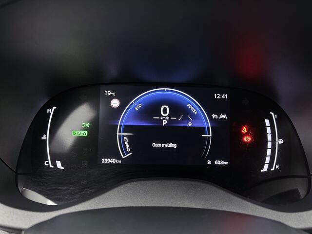 Toyota YARIS 1.5 Hybrid 115 Dynamic Comfort Pack | BTW voertuig | Dodehoek detectie | Parkeersensoren voor+achter | Stoel+stuurverwarming | Elektrisch verstel/inklapbare buitenspiegels | Draadloze telefoonlader | Navigatie | Apple CarPlay/A