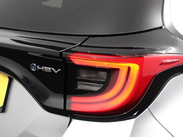 Toyota YARIS 1.5 Hybrid Dynamic Automaat Climate control Cruise control adaptieve LED Achteruitrijcamera Lane assist Apple Carplay / Android Auto