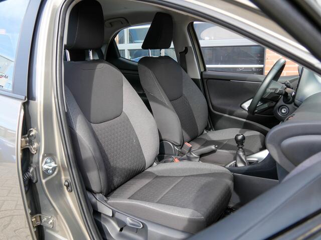 Toyota YARIS 1.5 VVT-i Active | CAMERA | APPLE CARPLAY / ANDROID AUTO |