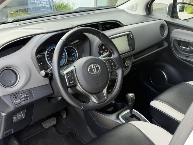 Toyota YARIS 1.5 Hybrid Trend Bi-Tone | Leer | Navigatie | LM Velgen