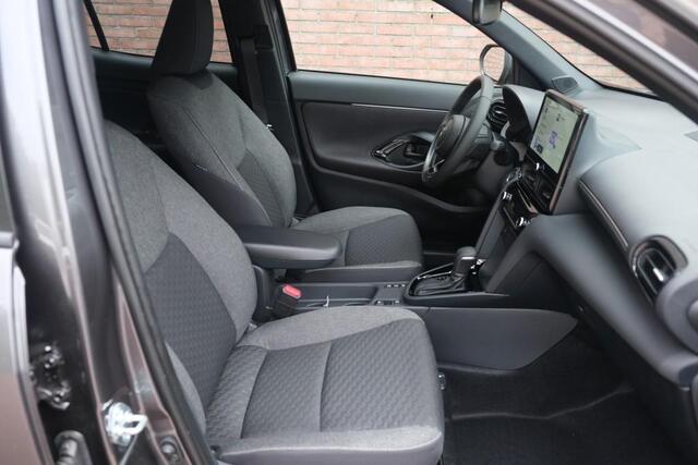 Toyota YARIS Cross 1.5 Hybrid 115pk CVT Dynamic - Achteruitrijcamera - Apple CarPlay - Climate control - Keyless - LED-koplampen - Parkeersensoren - Stoelverwarming - Dodehoekdetectie