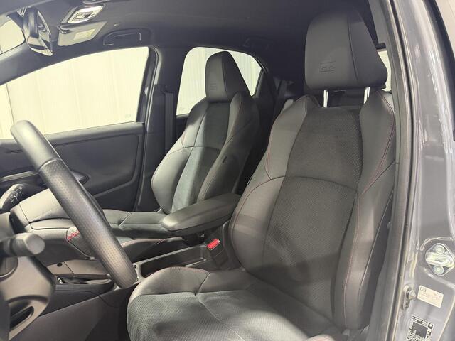 Toyota YARIS 1.5 Hybrid 130 GR SPORT Plus Parkeersensoren V+A, Keyless, Stoel- & Stuurverwarming, Dodehoekdetectie
