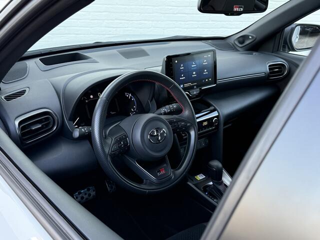 Toyota YARIS Cross 1.5 Hybrid GR Sport | Trekhaak | JBL | HUD | ACC | 18 inch