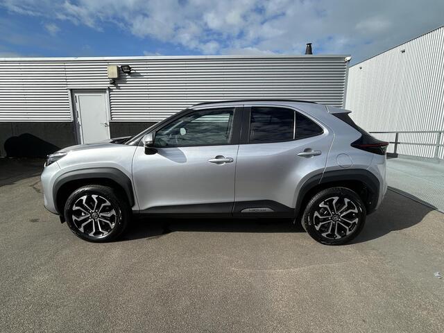 Toyota YARIS Cross 1.5 Hybrid Dynamic Trekhaak, 1e eign. Nederlandse auto, Navigatie, Smart Key, Privacy glass, LED, Lichtmetalen velgen, Achteruitrijcamera – foto 4