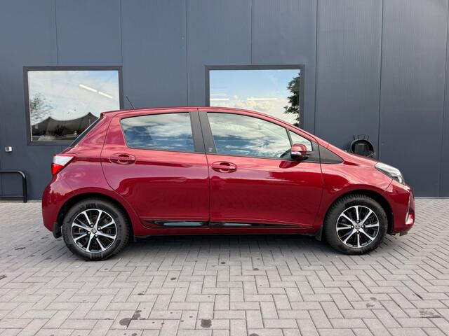 Toyota YARIS 1.5 Hybrid Bi-Tone AUT / Camera, Navi, Bluetooth, LM velgen
