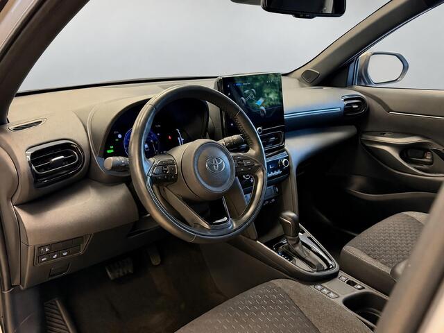 Toyota YARIS Cross 1.5 HYBRID DYNAMIC SILVERLINE GARANTIE 2035 NAVIGATIE . STUUR EN STOEL VERWARMING . ADAPTIEVE CRUICE CONTROL .