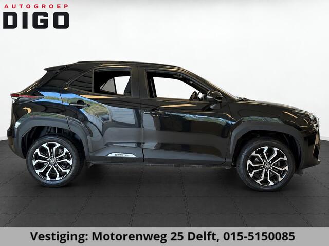 Toyota YARIS Cross 1.5 HYBRID DYNAMIC LUXURY BLACKSTYLE GARANTIE2035! NAVIGATIE . STUUR EN STOEL VERWARMING . PARKEERSENSOREN VOOR & ACHTER .