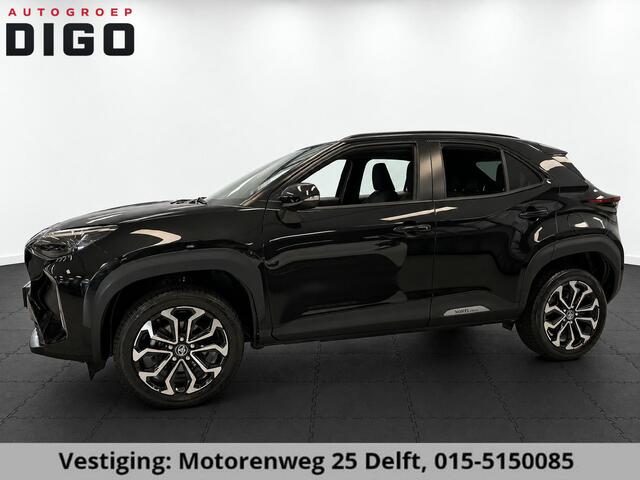 Toyota YARIS Cross 1.5 HYBRID DYNAMIC LUXURY BLACKSTYLE GARANTIE2035! NAVIGATIE . STUUR EN STOEL VERWARMING . PARKEERSENSOREN VOOR & ACHTER .