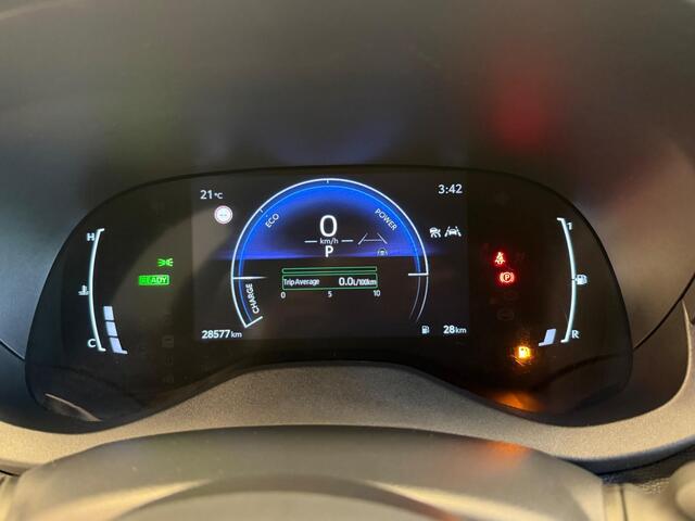 Toyota YARIS Cross 1.5 HYBRID DYNAMIC LUXURY BLACKSTYLE GARANTIE2035! NAVIGATIE . STUUR EN STOEL VERWARMING . PARKEERSENSOREN VOOR & ACHTER .