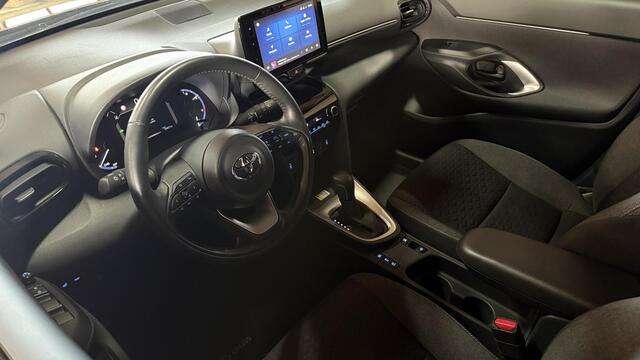 Toyota YARIS Cross 1.5 Hybrid 115 Team D. Winter pakket / Safety Pakket / Afn. Trekhaak / Marter Afweer ( Toyota) / CarPlay Wireless /Camera / PDC voor en achter