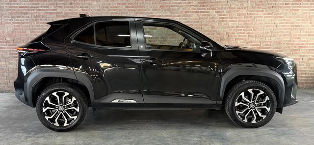 Toyota YARIS Cross 1.5 Hybrid 115 Team D. Winter pakket / Safety Pakket / Afn. Trekhaak / Marter Afweer ( Toyota) / CarPlay Wireless /Camera / PDC voor en achter