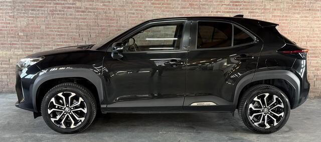 Toyota YARIS Cross 1.5 Hybrid 115 Team D. Winter pakket / Safety Pakket / Afn. Trekhaak / Marter Afweer ( Toyota) / CarPlay Wireless /Camera / PDC voor en achter
