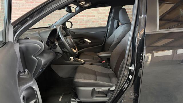 Toyota YARIS Cross 1.5 Hybrid 115 Team D. Winter pakket / Safety Pakket / Afn. Trekhaak / Marter Afweer ( Toyota) / CarPlay Wireless /Camera / PDC voor en achter