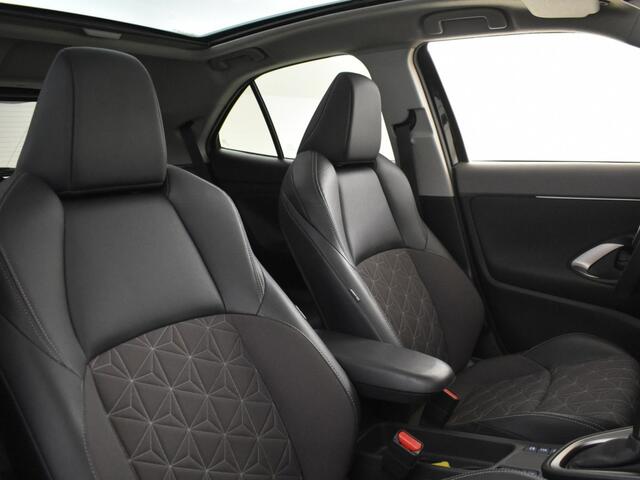 Toyota YARIS Cross 1.5 Hybrid Executive | Panoramadak | Parkeersensoren | 1/2 leder