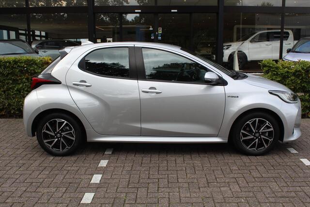 Toyota YARIS 1.5 Hybrid Dynamic | Rijklaar | Afn. Trekhaak | Apple/Android | Navi | DAB+ | Keyless | Allseason banden