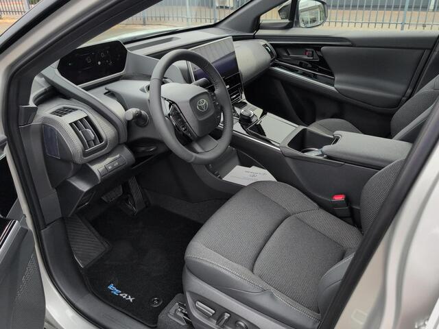 Toyota bZ4X Dynamic 71,4 kWh | Apple Carplay | Android Auto | 360 camera | NIEUWE AUTO |