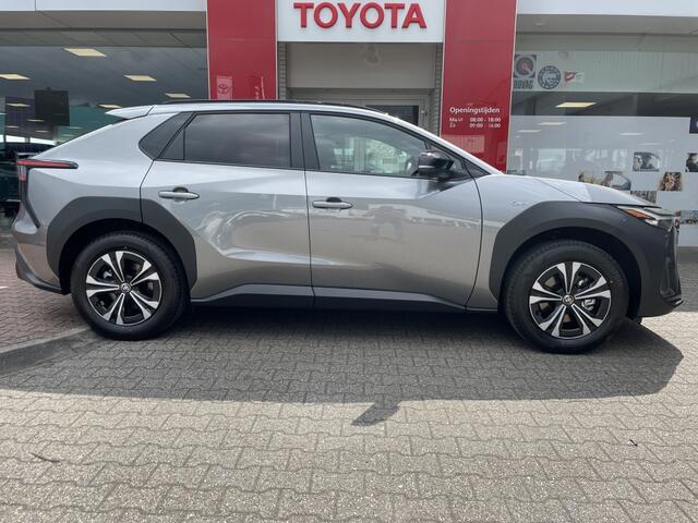 Toyota bZ4X Dynamic 71 kWh | 3 FASE | 360 graden camera | Stuur + Stoelverwa