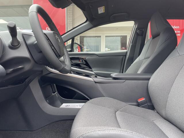 Toyota bZ4X Dynamic 71 kWh | 3 FASE | 360 graden camera | Stuur + Stoelverwa