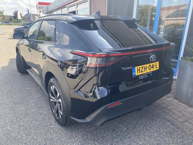 Toyota bZ4X Dynamic 71 kWh DIRECT LEVERBAAR