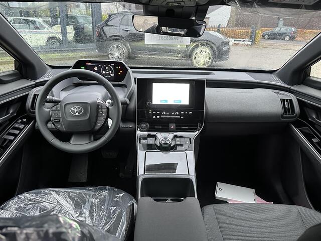 Toyota bZ4X Comfort 71 kWh 3 FASE| NIEUWE AUTO!!| 10 JAAR VOLLEDIGE FABRIEKSGARANTIE TOYOTA!| WARMTEPOMP| ADAPTIVE CRUISE| ACHTERUITRIJ CAMERA|