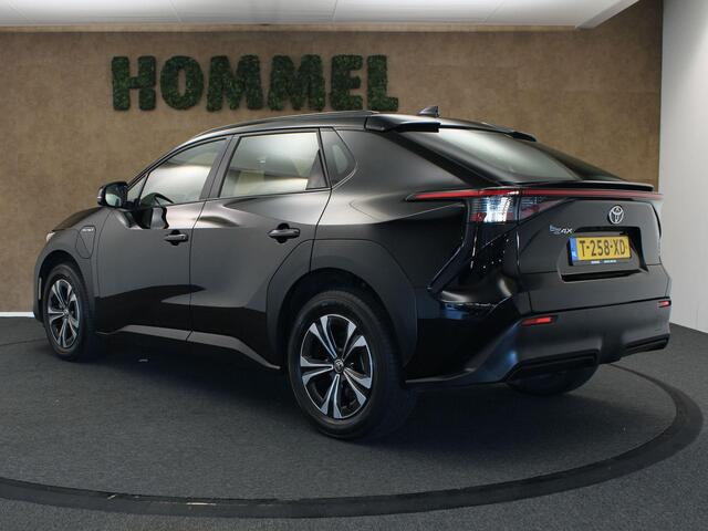 Toyota bZ4X Active 71 kWh -SOH 97,1% !!!- ORIGINEEL NEDERLANDSE AUTO - AFKOMSTIG VAN 1E EIGENAAR - 2 LAADKABELS - 3 FASE - CAMERA - ALARM KLASSE 3 MET KIWA CERTIFICAAT - NAVIGATIE - ADAPTIEVE CRUISE CONTROL - CLIMATE CONTROL - KEYLESS ENTRY/ START