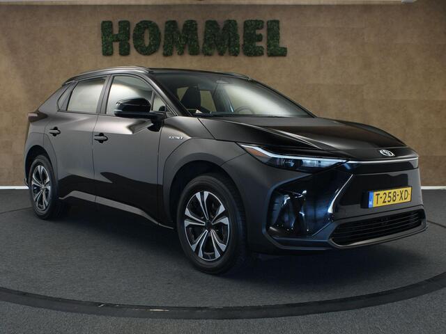 Toyota bZ4X Active 71 kWh -SOH 97,1% !!!- ORIGINEEL NEDERLANDSE AUTO - AFKOMSTIG VAN 1E EIGENAAR - 2 LAADKABELS - 3 FASE - CAMERA - ALARM KLASSE 3 MET KIWA CERTIFICAAT - NAVIGATIE - ADAPTIEVE CRUISE CONTROL - CLIMATE CONTROL - KEYLESS ENTRY/ START
