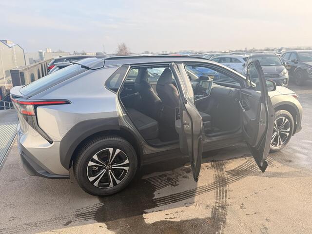 Toyota bZ4X Active 71 kWh Speciale PRIJS !! Nieuw 3km 27 maart 2025 incl: AppleCarplay / AndroidAuto, Parkeerhulpcamera, Climate control, Adaptieve cruise control