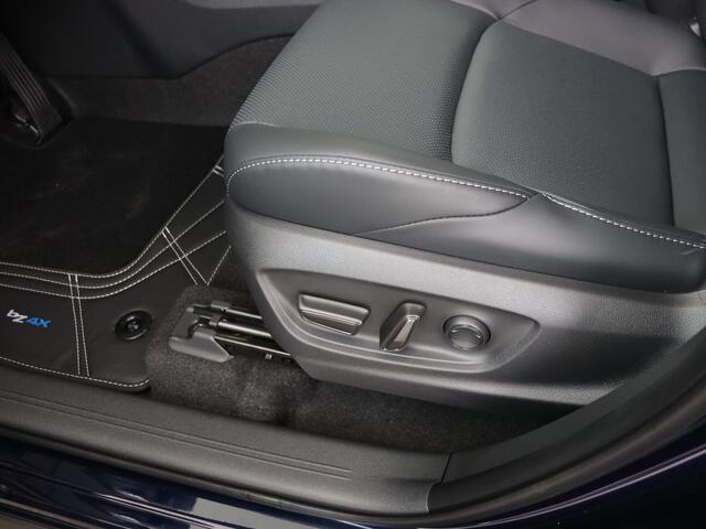 Toyota bZ4X Executive 73 kWh | Nieuw model | 19" wielen | JBL | Elektrische stoel met geheugen | 360 camera + Camera binnenspiegel | Draadloos opladen |