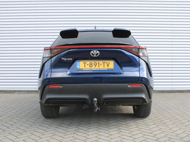 Toyota bZ4X Launch Edition 71 kWh | Trekhaak | 360° Camera | Stuur-/stoelverwarming | Elek. stoelverstelling | Elek. achterklep | Dodehoek detectie | 18" LM | LED |