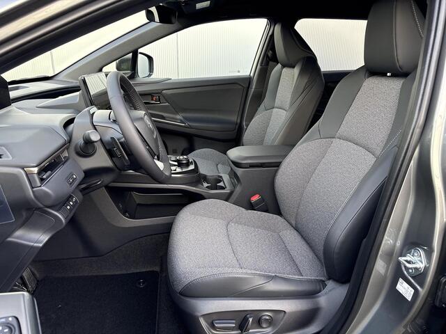 Toyota bZ4X Dynamic 73 kWh **PRECIOUS METAL/ NIEUWE AUTO/ DIRECT LEVERBAAR**