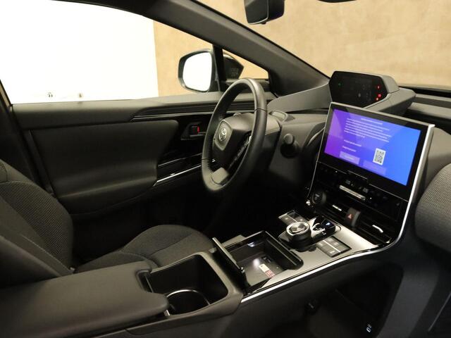 Toyota bZ4X Dynamic 71 kWh - 2 LAADKABELS - ELEKTRISCHE VERSTELLING BESTUURDERSSTOEL - ELEKTRISCH BEDIENBARE ACHTERKLEP - PARKEERSENSOREN VOOR/ ACHTER - STUUR VERWARMD - VOORSTOELEN VERWARMD - NAVIGATIE - M&S BANDEN - DODEHOEK DETECTIE