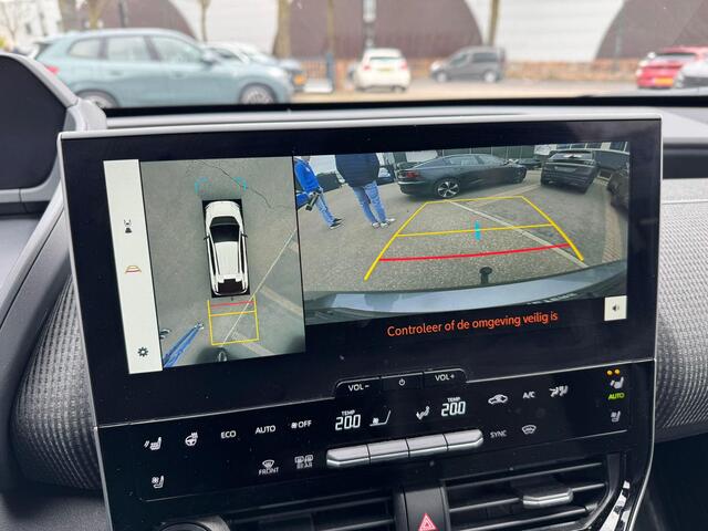 Toyota bZ4X Premium 71 kWh VAN: 39.900,- VOOR: 36.877,- UW LENTEVOORDEEL: 3.023,- | MEGA VOLLE AUTO | 10 jaar TOYOTA GARANTIE | TREKHAAK