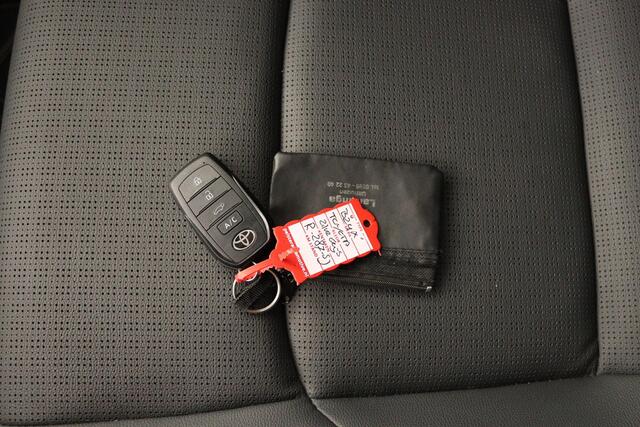 Toyota bZ4X Launch Edition Premium 71 kWh | Panoramadak | Trekhaak | Besturdersstoel electrisch verstelbaar |