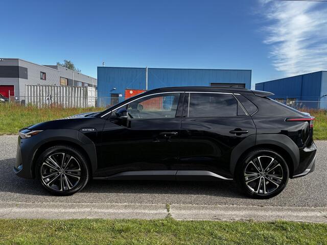 Toyota bZ4X Premium 4WD 71 kWh 3 FASE MEEST LUXE 4WD ALLE OPTIES!!!! TREKHAAK! ORG NL EERSTE EIGENAAR BTW!!!