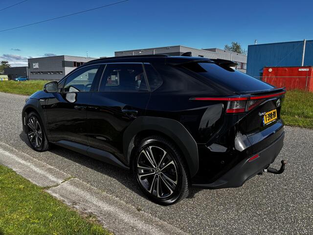 Toyota bZ4X Premium 4WD 71 kWh 3 FASE MEEST LUXE 4WD ALLE OPTIES!!!! TREKHAAK! ORG NL EERSTE EIGENAAR BTW!!!